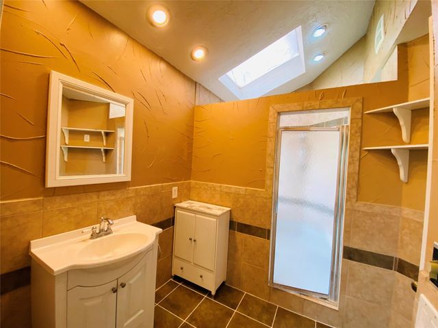 2001 Highland Hills Drive, Sugar Land, TX 77478