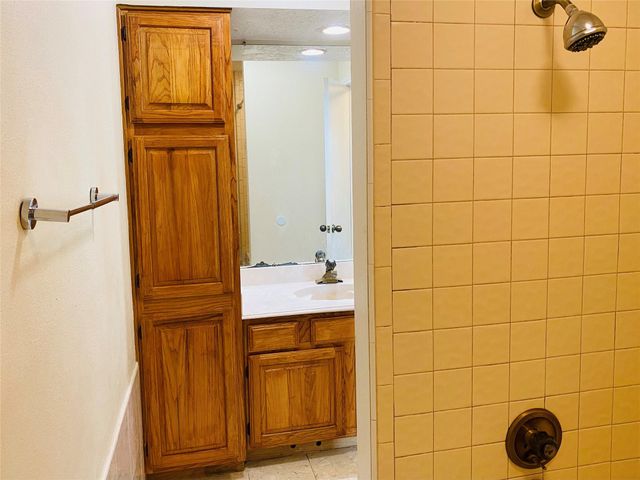 2001 Highland Hills Drive, Sugar Land, TX 77478