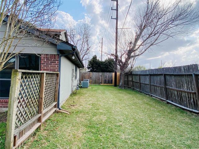 2001 Highland Hills Drive, Sugar Land, TX 77478