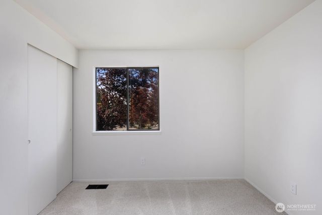 25327 33rd Place S, Kent, WA 98032