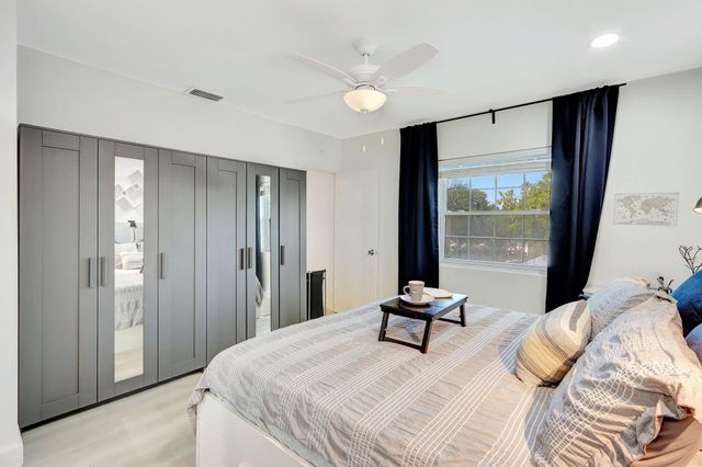 2426 SE 17th Street 305, Fort Lauderdale, FL 33316
