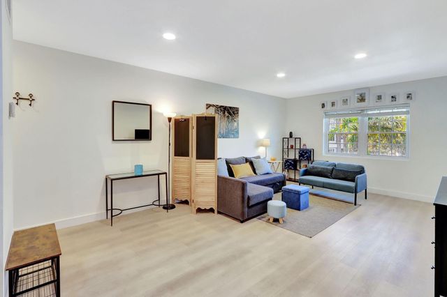 2426 SE 17th Street 305, Fort Lauderdale, FL 33316