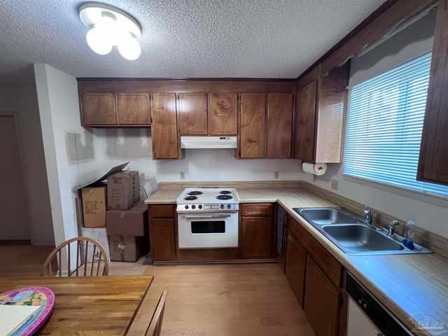526 Tampico Ter, Pensacola, FL 32506