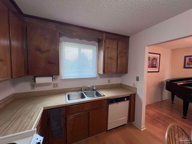 526 Tampico Ter, Pensacola, FL 32506