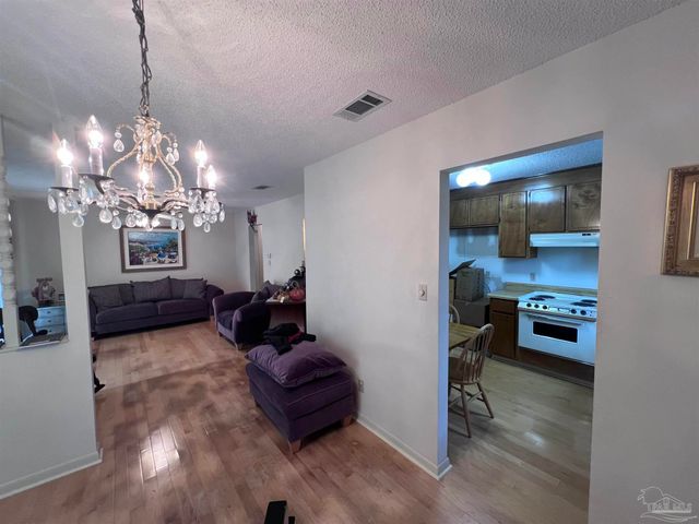 526 Tampico Ter, Pensacola, FL 32506