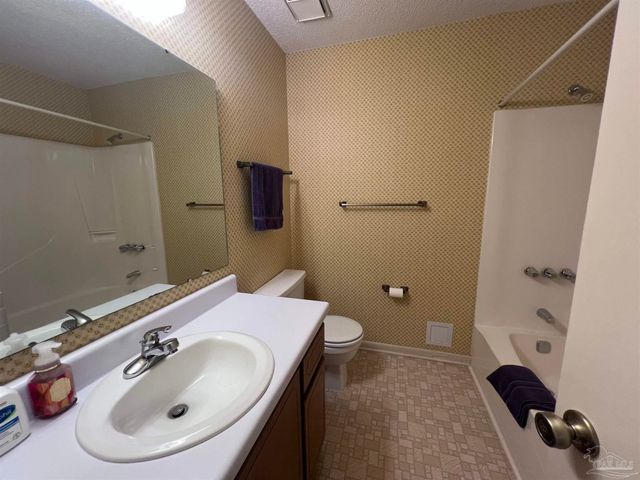 526 Tampico Ter, Pensacola, FL 32506