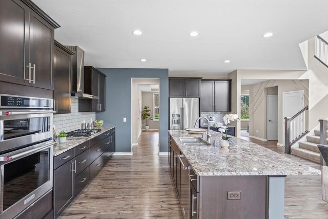 16894 Reeder Ridge, Eden Prairie, MN 55347