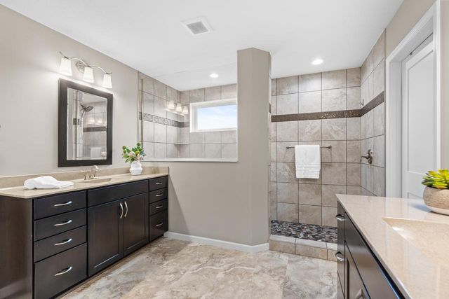 16894 Reeder Ridge, Eden Prairie, MN 55347