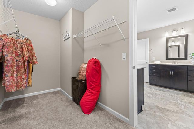 16894 Reeder Ridge, Eden Prairie, MN 55347