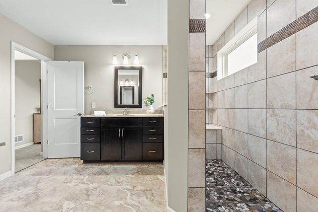 16894 Reeder Ridge, Eden Prairie, MN 55347