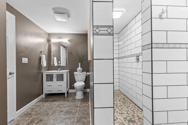 16894 Reeder Ridge, Eden Prairie, MN 55347