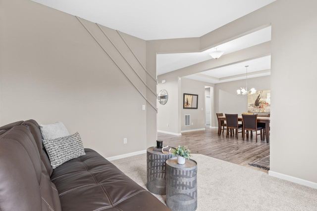 16894 Reeder Ridge, Eden Prairie, MN 55347