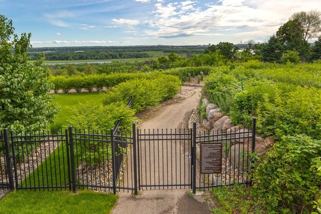 16894 Reeder Ridge, Eden Prairie, MN 55347
