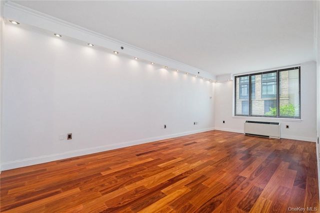 10 City Place 2D, White Plains, NY 10601