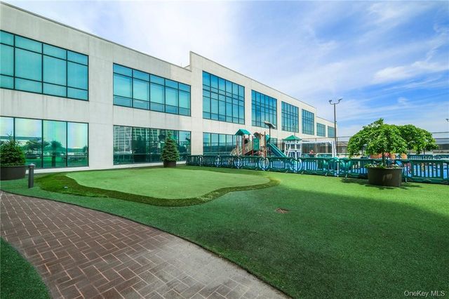 10 City Place 2D, White Plains, NY 10601