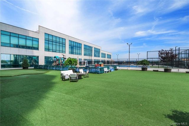 10 City Place 2D, White Plains, NY 10601