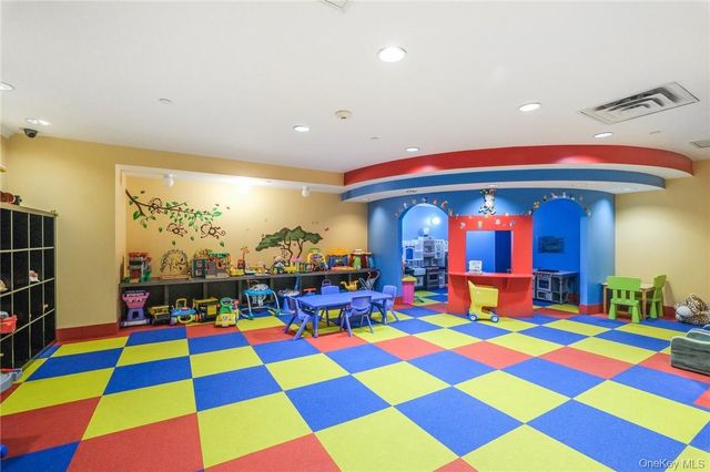 10 City Place 2D, White Plains, NY 10601