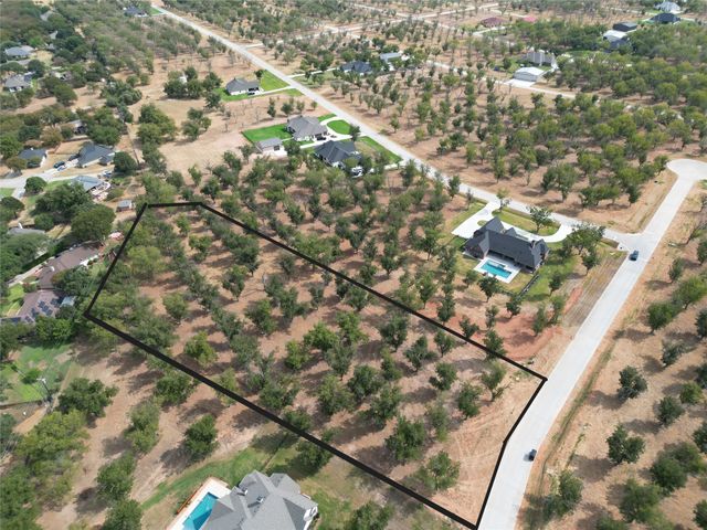 930 E Landings Drive, Granbury, TX 76049