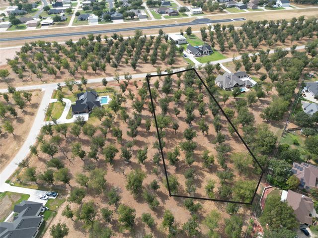 930 E Landings Drive, Granbury, TX 76049