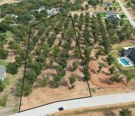 930 E Landings Drive, Granbury, TX 76049