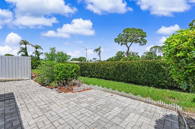 8359 CANDLEWOOD ROAD 8359, Seminole, FL 33777