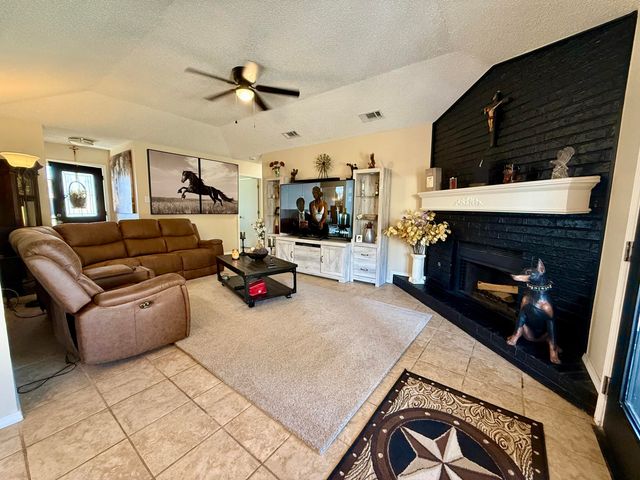 8203 Waco Avenue, Lubbock, TX 79423