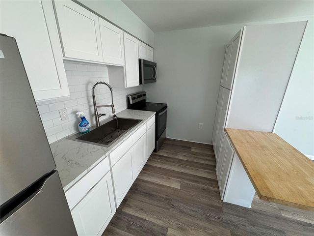 215 PARK BOULEVARD S B, Venice, FL 34285