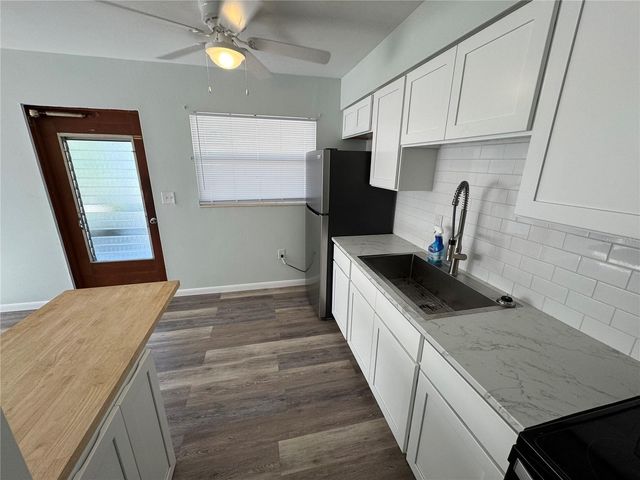 215 PARK BOULEVARD S B, Venice, FL 34285