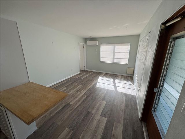 215 PARK BOULEVARD S B, Venice, FL 34285