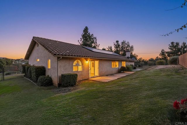 13638 W Oak Glen Road, Valley Center, CA 92082