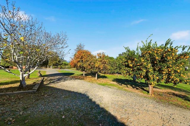 13638 W Oak Glen Road, Valley Center, CA 92082