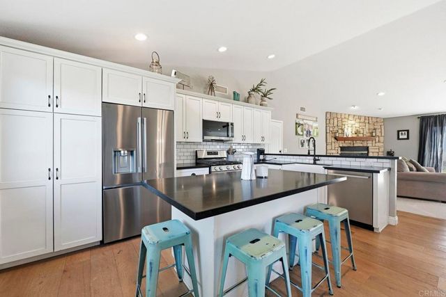 13638 W Oak Glen Road, Valley Center, CA 92082