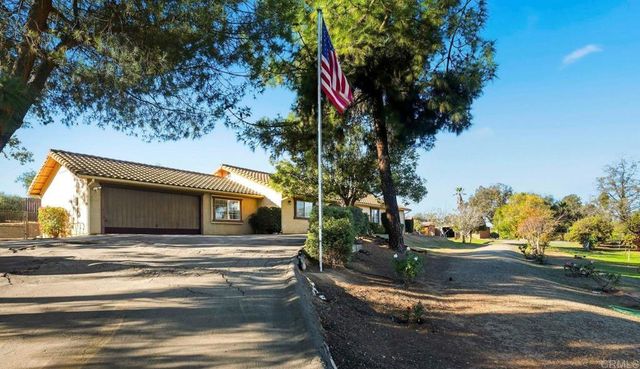 13638 W Oak Glen Road, Valley Center, CA 92082