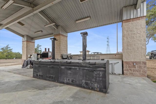 6116 E State Highway 71, La Grange, TX 78945