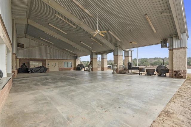 6116 E State Highway 71, La Grange, TX 78945