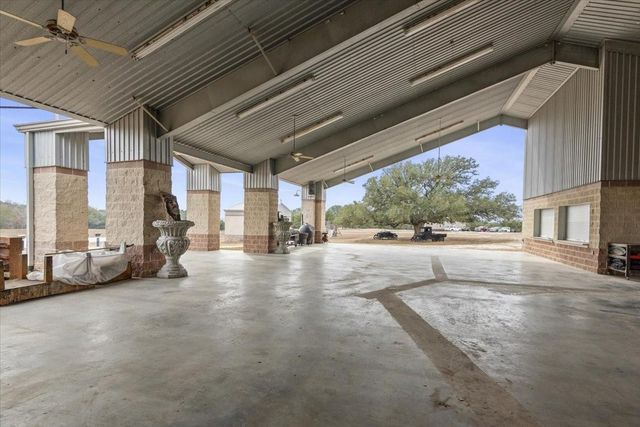 6116 E State Highway 71, La Grange, TX 78945