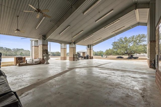 6116 E State Highway 71, La Grange, TX 78945