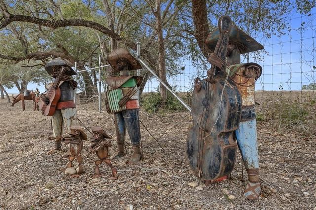 6116 E State Highway 71, La Grange, TX 78945