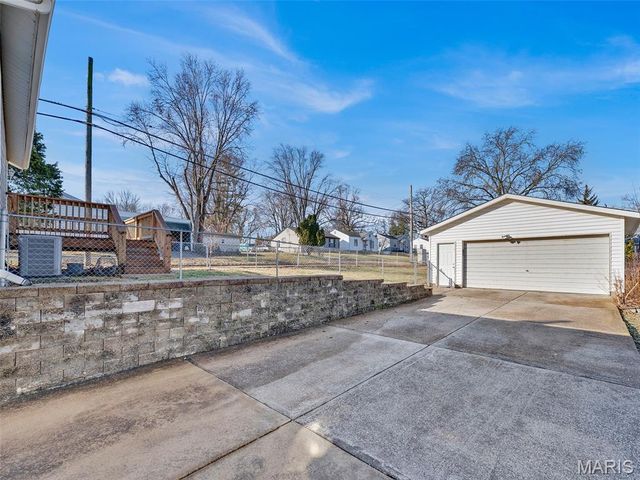 2301 Burns Avenue, St Louis, MO 63114