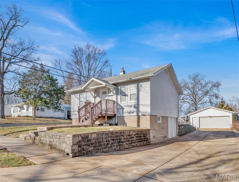 2301 Burns Avenue, St Louis, MO 63114