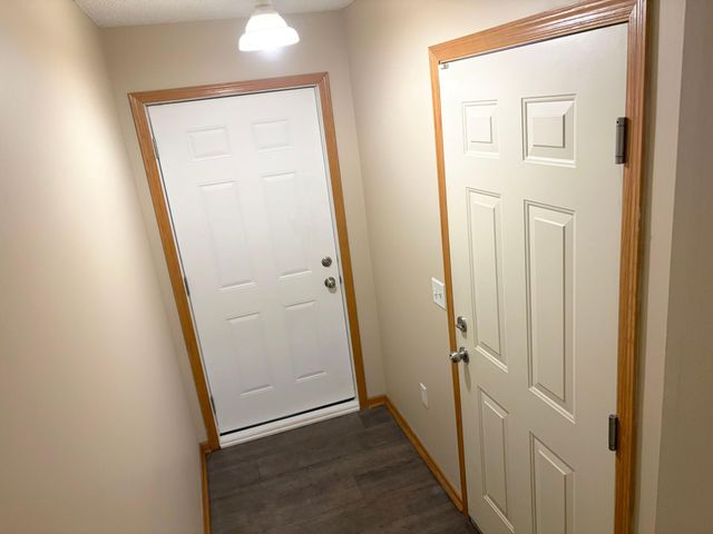 1087 Barclay Street, Saint Paul, MN 55106