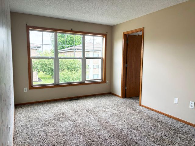 1087 Barclay Street, Saint Paul, MN 55106