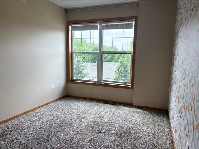 1087 Barclay Street, Saint Paul, MN 55106
