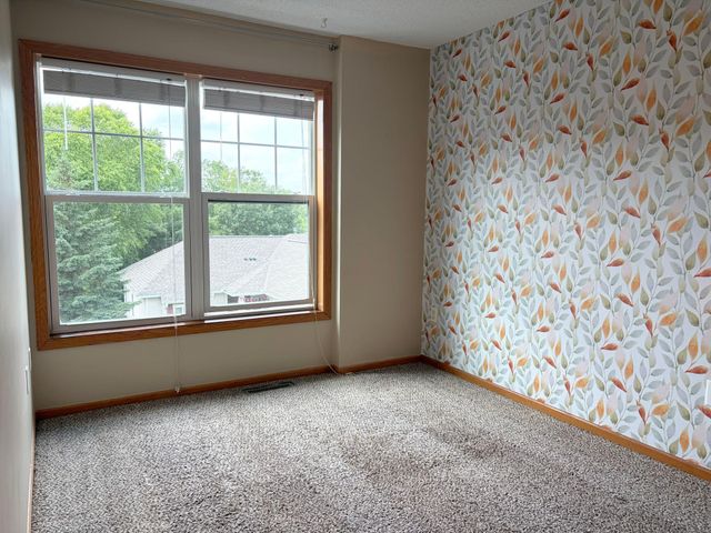 1087 Barclay Street, Saint Paul, MN 55106