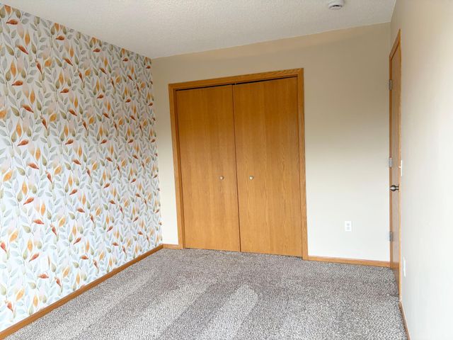 1087 Barclay Street, Saint Paul, MN 55106