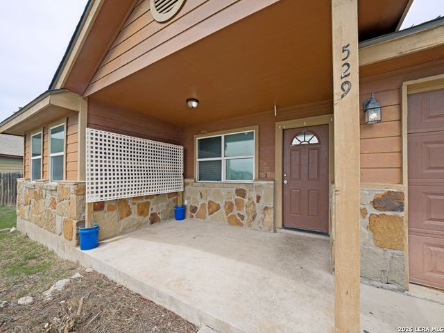 529 Indian Crossing, Jourdanton, TX 78026