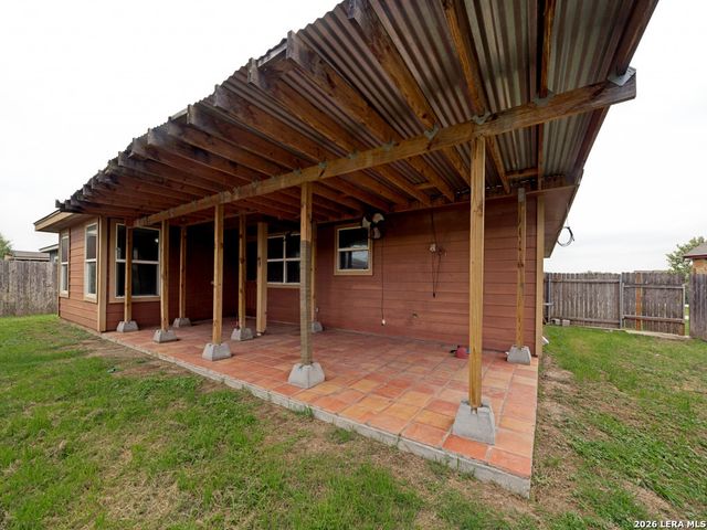 529 Indian Crossing, Jourdanton, TX 78026