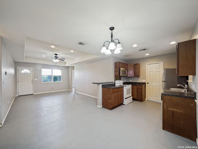 529 Indian Crossing, Jourdanton, TX 78026