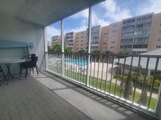 319 NE 14th Ave 207, Hallandale Beach, FL 33009