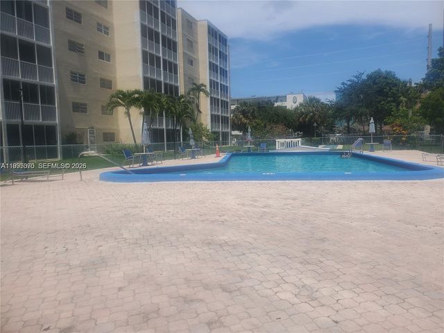 319 NE 14th Ave 207, Hallandale Beach, FL 33009